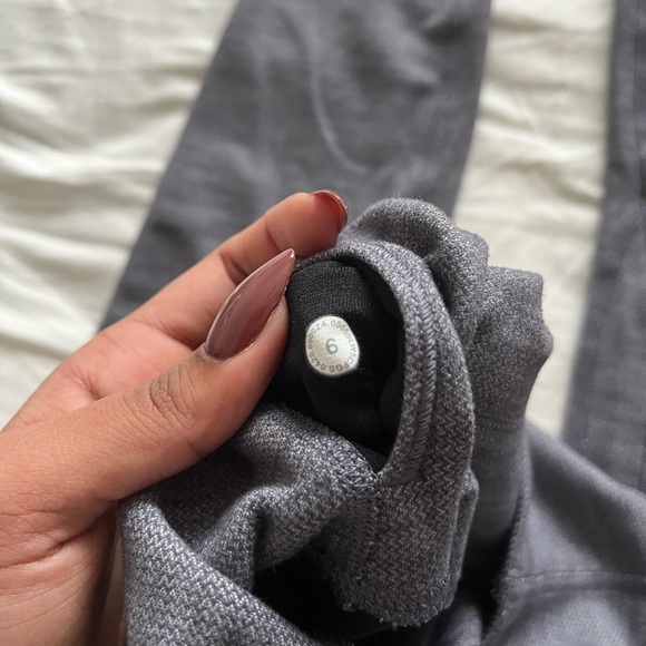 Lululemon Aligns 25” in Heather Grey - Picture 3 of 3